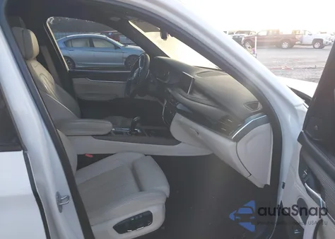 2015 BMW X5 xDrive50I z USA, uszkodzony, nr VIN 5UXKR6C55F0J78664